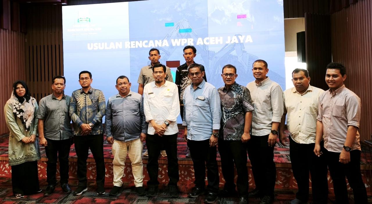 Foto bersama peserta pembahasan usulan rencana WPR Aceh Jaya